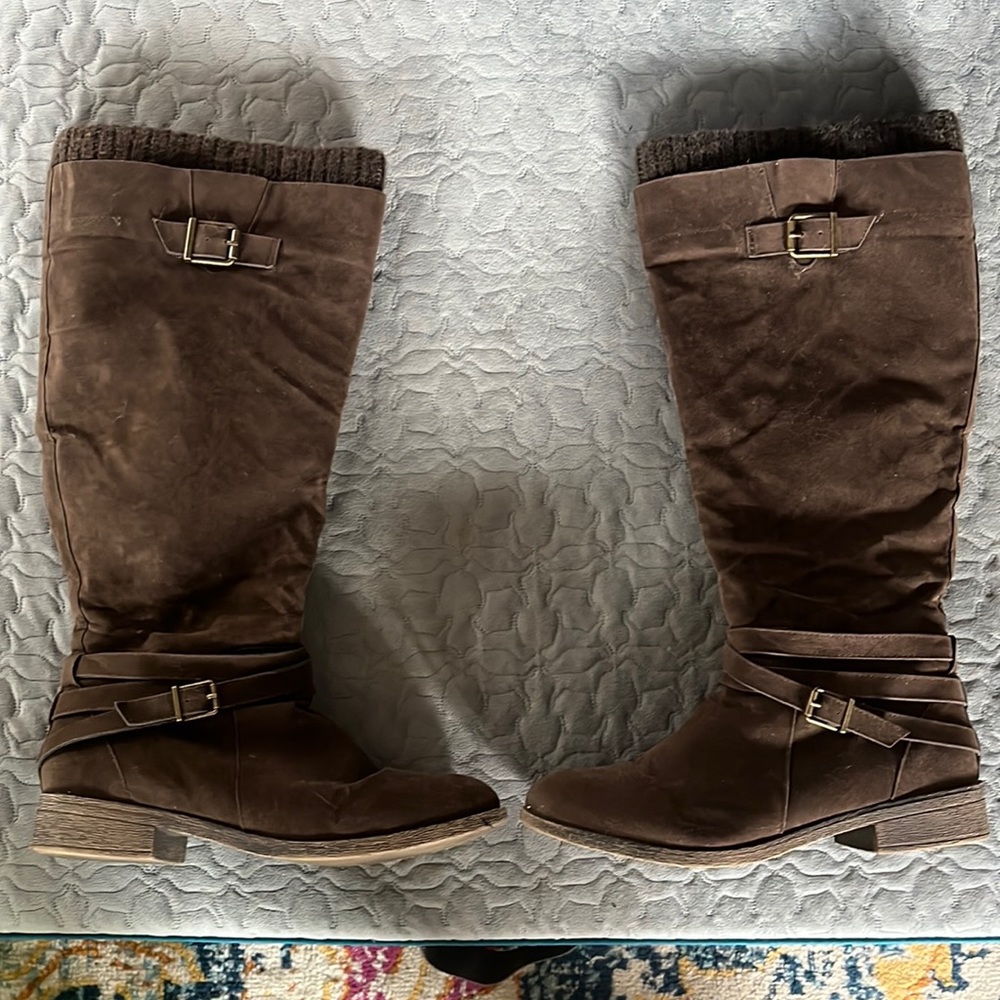 Size 10 Shoe dazzle brown boots